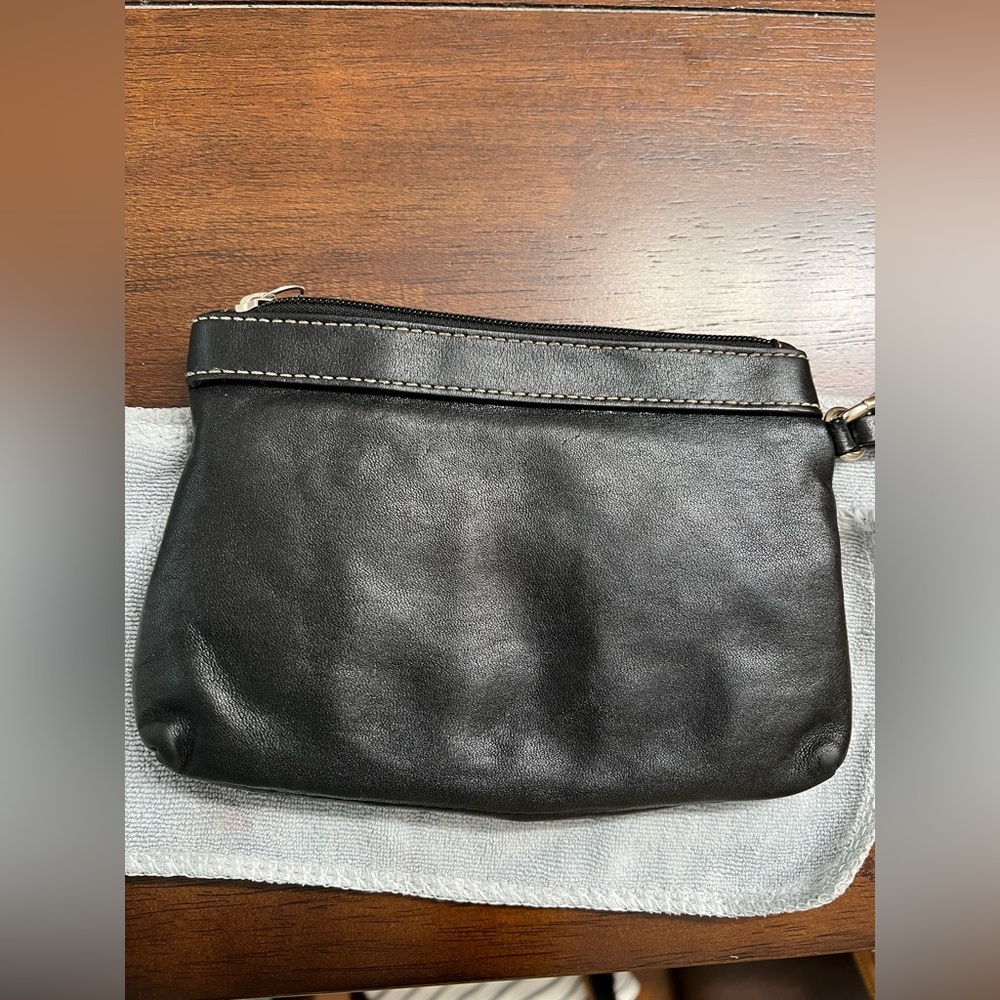 ❤️ Coach Black Leather wristlet ❤️ - Picture 2 of 11